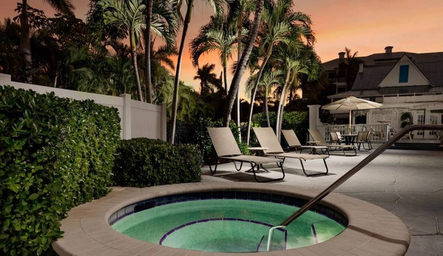 Olde Marco Deluxe 2BR Suite w/Gourmet Kitchen & Modern Coastal Décor