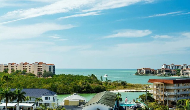 Olde Marco Island Inn, Classic Suite w/2 Bedrooms & Island Charm