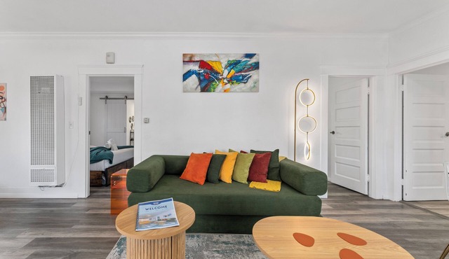 OldTown Retreat w/Big Yard, Axe Throwing & Badminton