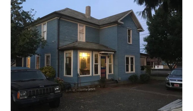 Ole Tyme B&B Warm setting with a country feel.