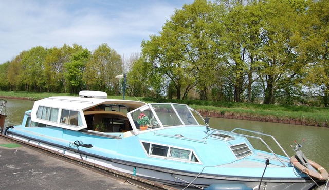 OLEA boat - NIEVRE - MAGNY COURS - LA LOIRE