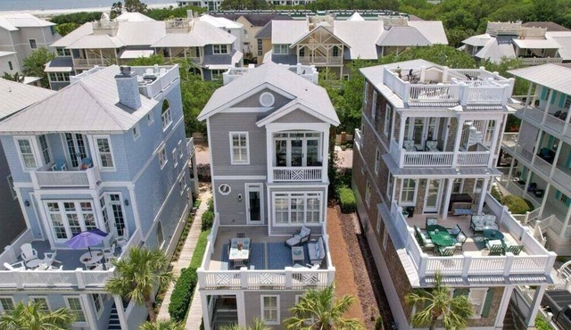 Oleander Cottage Ocean Views, Steps from the Beach