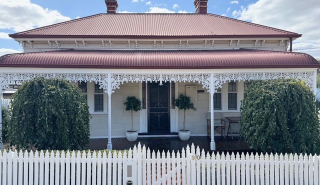 Olinda Cottage - Close to CBD with city views