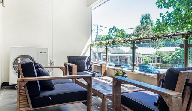 Olinda Village Apartment A2 - This beautiful and comfortably furnished apartment is centrally located in the village of Olinda.