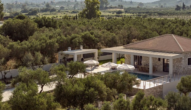 Olithera Villa, Private Pool & 1acre Green Land