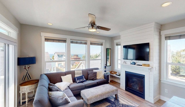 Oliva Beach: Ocean-view home, private hot tub, fireplaces - beach & pool access