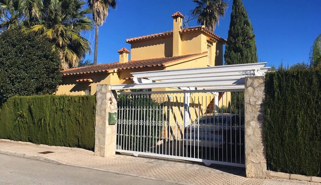 Oliva Nova Golf pool, private garden, ADSL-Wifi, TV SAT and offerts 2013