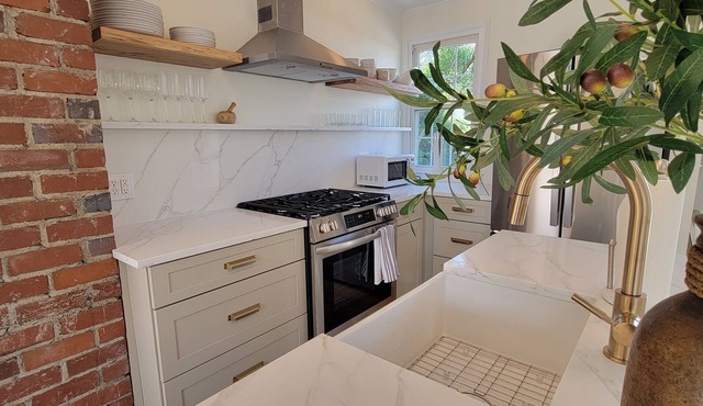 Olive Branch Cottage, Historic Park Circle, Nearby Restaurants, Breweries & Bars