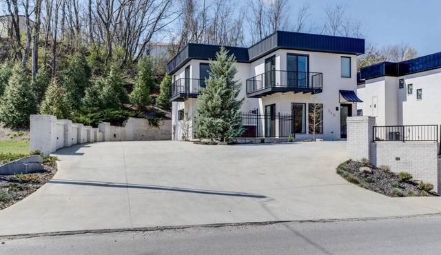 Olive Branch Villa by the river