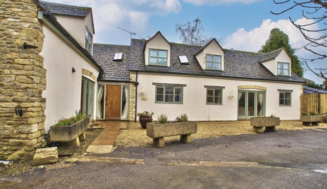 Olive Cottage by Group Retreats