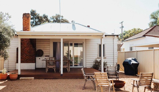 Olive Cottage - CBD Location, Pet friendly