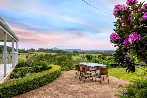 Olive Grove - Pet Friendly with Fireplace