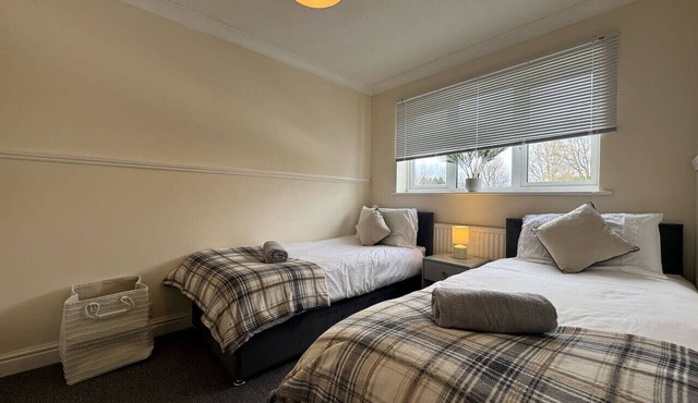 Olive House Long Stay Discounts Sleeps 8 Parking