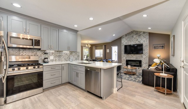 OLIVE House Next To Roseville DOWNTOWN Tunder VALLEY CASINO Airport Yard Grill