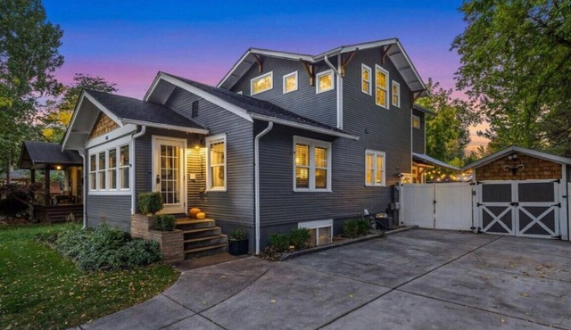 Olive Place - Old Town Living!