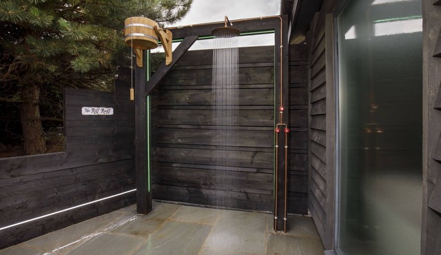 Olive Tree Lodge - sleeps 2 guests in 1 bedroom