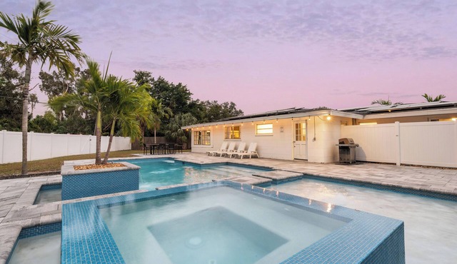 Olive Tree Oasis | 4/2 w/Hot Tub + Heated Pool