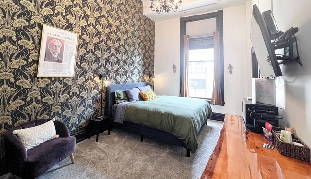 Oliver Inn | Suite 14 | Roger & Oliver Munger