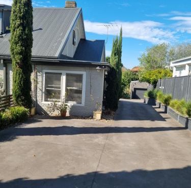 Olivers Hill apartment