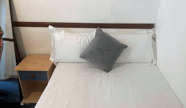 Olives Stay, Romford