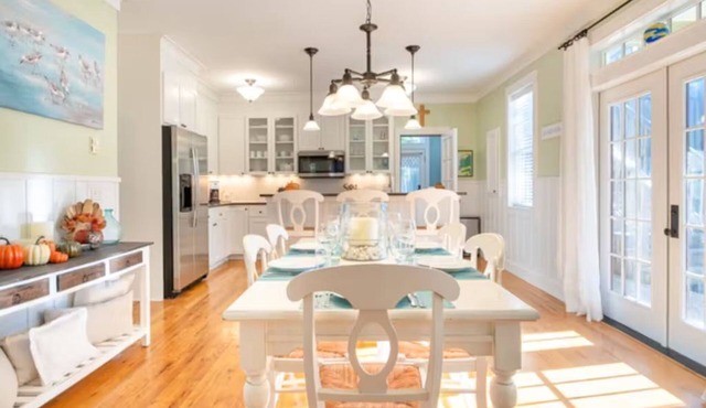 Olivia Beach Retreat * Hot Tub * Pool* Pets *EV