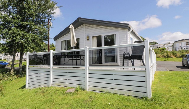 OLIVIA'S HAVEN, pet friendly, with a garden in Wemyss Bay