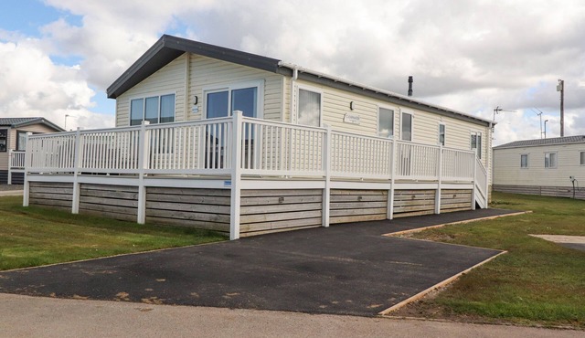 OLIVIA'S RETREAT, pet friendly, country holiday cottage in Heysham