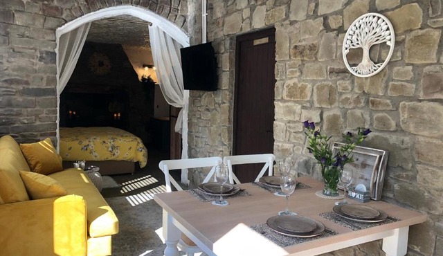 Olli's Cottage-Terrace & Jacuzzi optional