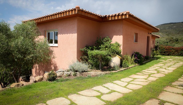 Olmeto Plage: Large 3-bedroom apartment 200 metres from the sea