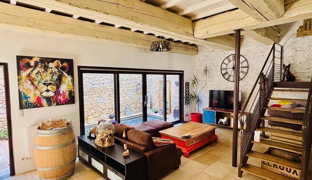 Olonzac Escape: Pool & Charm