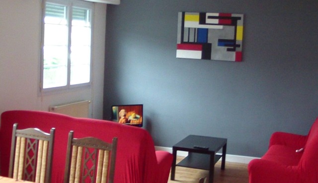 Oloron ST Marie APT 90m2 Wifi Parking Cheque Vacance