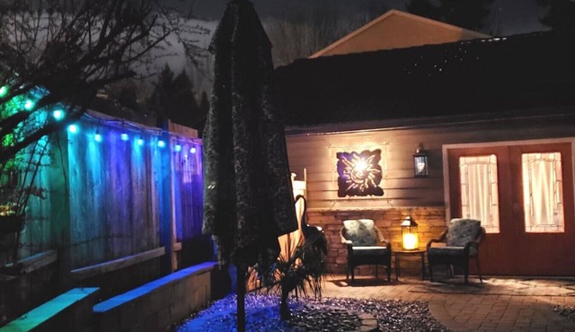 Olympia Hideaway- Classy, Cozy and Chic!