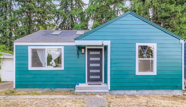 Olympic Hills 2BR Home w/Huge Yard + Tiki Bar