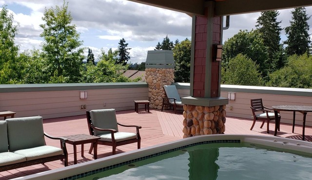 Olympic - Jacuzzi/swim spa/sauna - just a 10-minute walk to Downtown Bainbridge