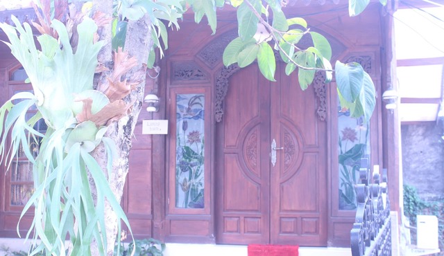 Omah Putih Small Limasan