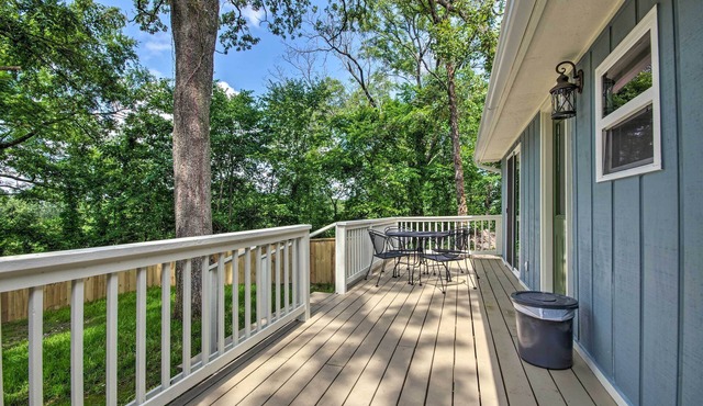 Omaha Apartment w/Yard - 15 Miles to Branson