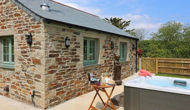 OMALAST, pet friendly, character holiday cottage in Truro