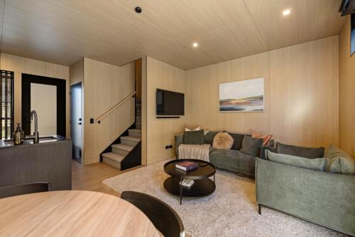 OMeara Villa, Queenstown - with parking