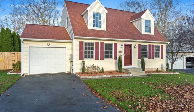 Omee's Mystic Getaway - Close to Downtown Mystic