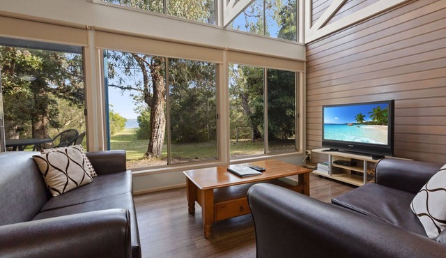 Omeo - Waterfront Retreat: Secluded lodges perfect for nature lovers