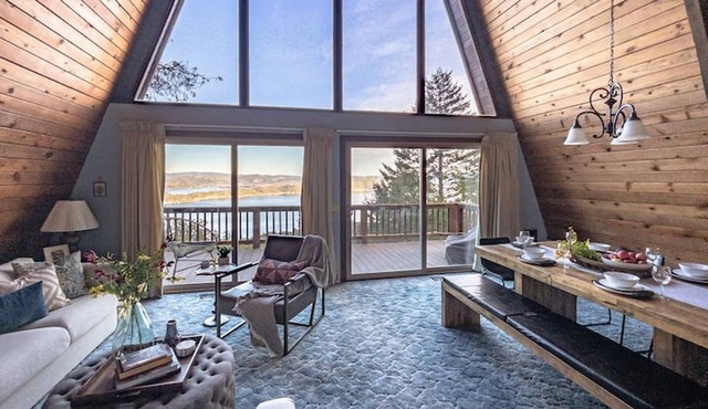 OMG VIEWS for relaxing getaway. KING bed/🔥WiFi