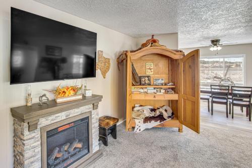 On 17-Acre Lot w/Barn & Patio: Rural Aztec Home