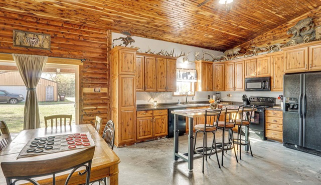 On 17 Acres! Countryside Retreat in Louisburg