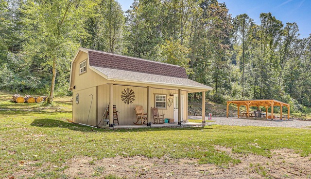 On 40 Acres: Charming Cabin in Zanesville!