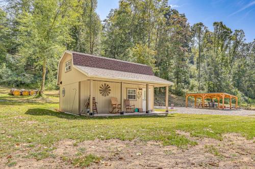 On 40 Acres Charming Cabin in Zanesville!