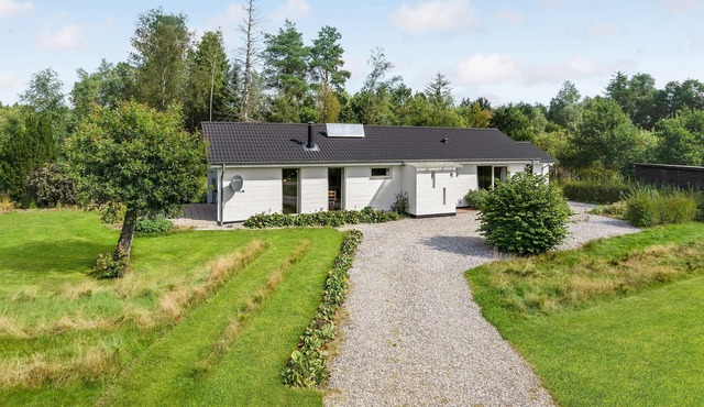 On a beautiful natural plot with garden awaits you this vacation home with space for the whole famil