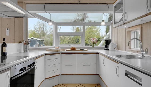 On a natural plot in Dronningmølle stands this beautiful vacation home with room for two families.