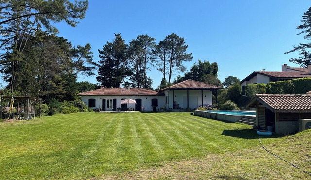 On an exceptional plot of land, recently built house ideally located