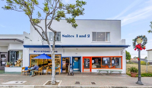 ON Avenida Del Mar- Heart of Downtown- 10 minute WALK to the Pier! Parking!