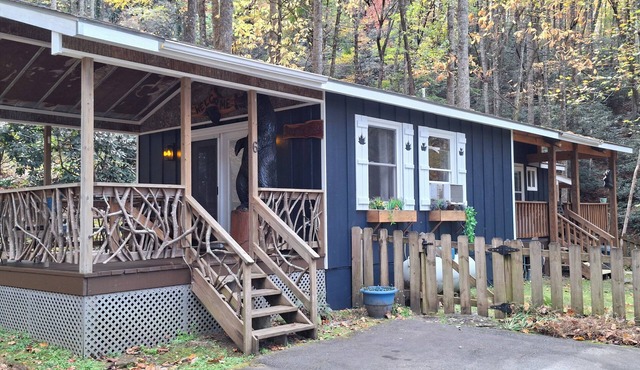 On Babbling Brook - Hot Tub - Grill - Fireplace - WiFi - Fenced - Pets OK